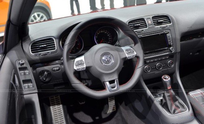 2012 Volkswagen GTI Cabriolet instrument panel