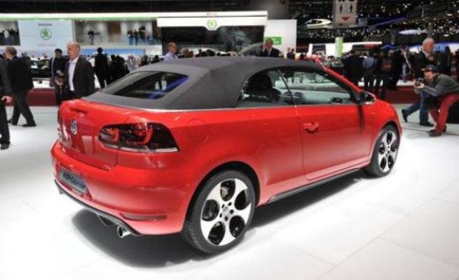 2012 Volkswagen GTI Cabriolet rearside angle view