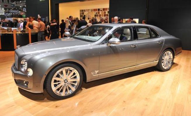 2013 Bentley Mulsanne Mulliner frontside angle view