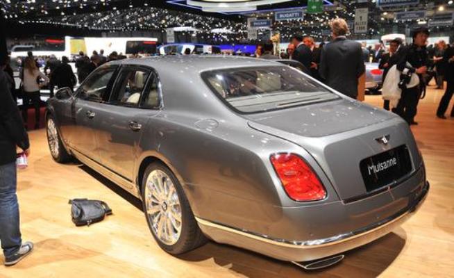 2013 Bentley Mulsanne Mulliner rearside angle view