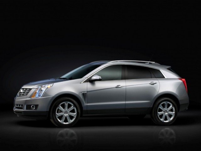 2013 Cadillac SRX side angle view
