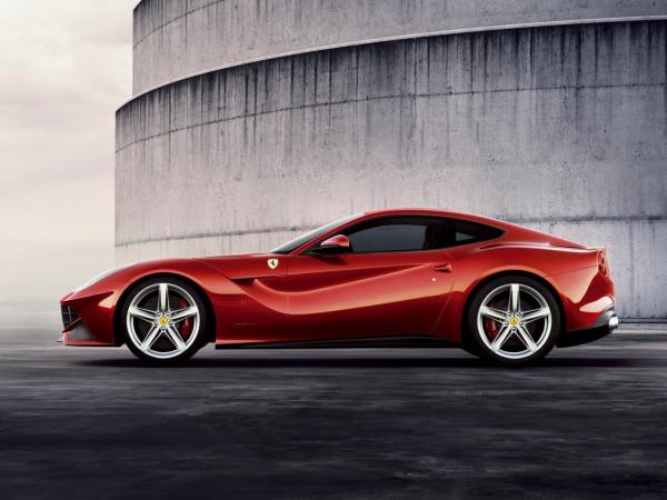 2013 Ferrari F12 Berlinetta-side angle-view