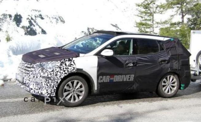 2013 Hyundai Santa Fe-frontside angle-view