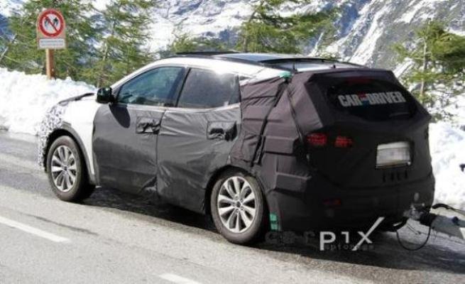 2013 Hyundai Santa Fe-rearside angle-view
