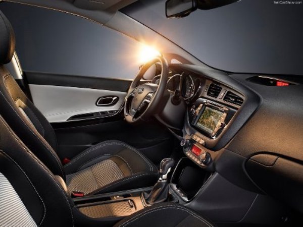 2013 Kia Ceed-interior-design