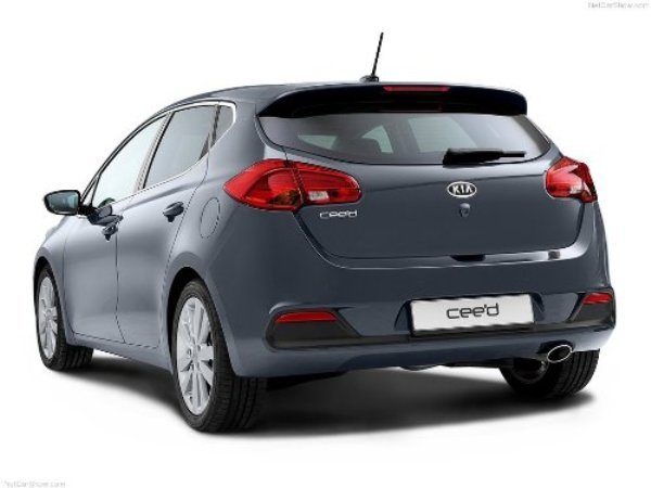 2013 Kia Ceed-rearside angle-view