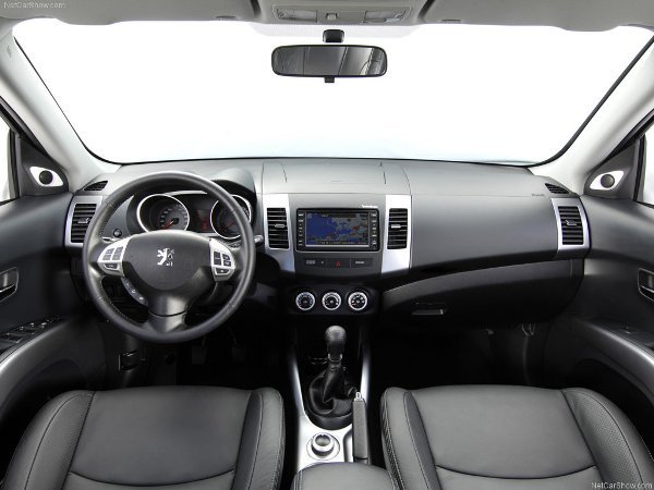 2013 Peugeot 4008-instrument-panel