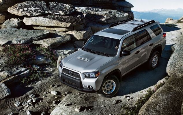 2012 toyota 4runner trail in motion-image3 2012 toyota 4runner off road-image3